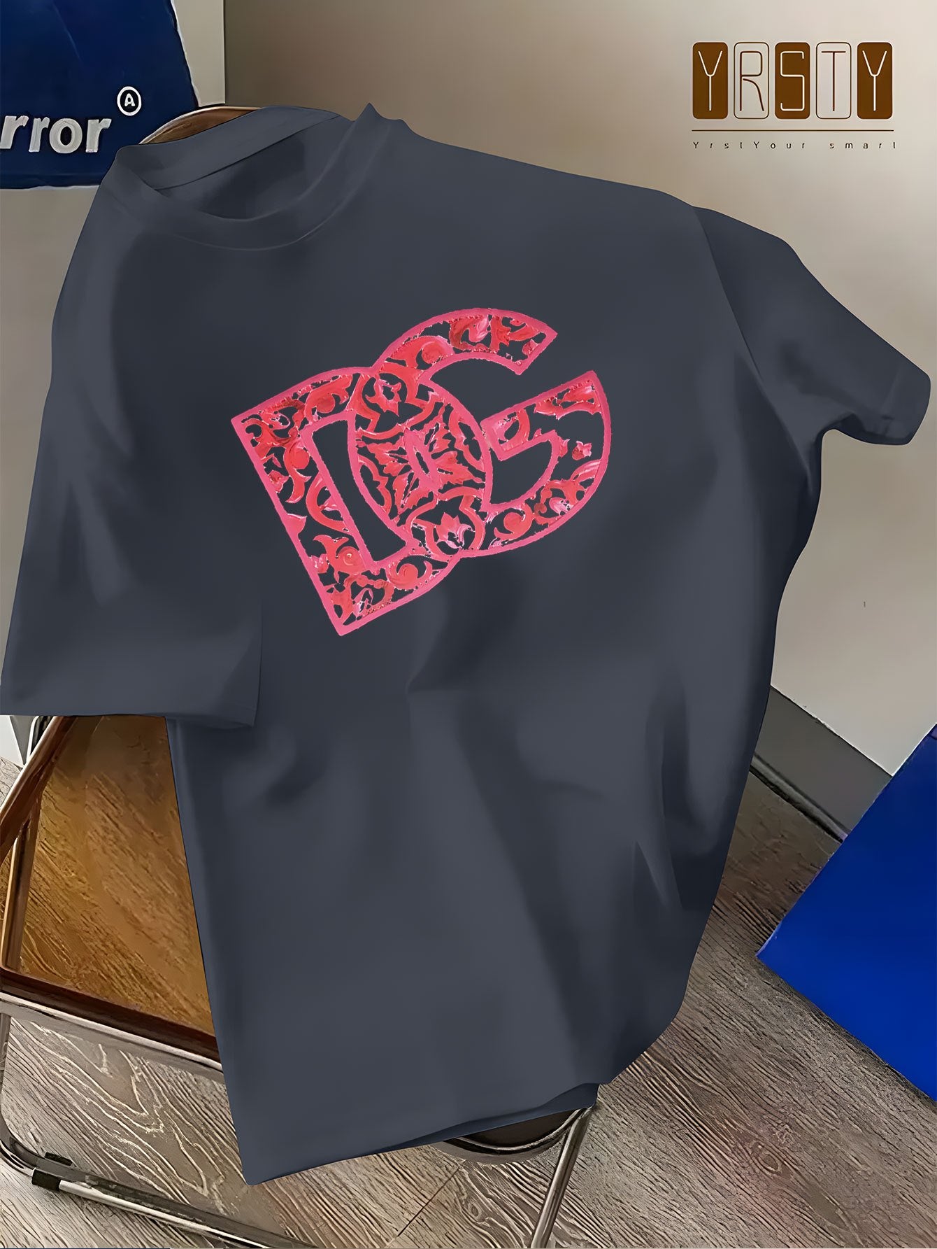 T-shirt décontracté à manches courtes imprimé anglais DG nouvelle tendance, T-shirt col rond 100% polyester, avec une légère élasticité, poids du tissu 180 g, adapté aux pulls d'été.