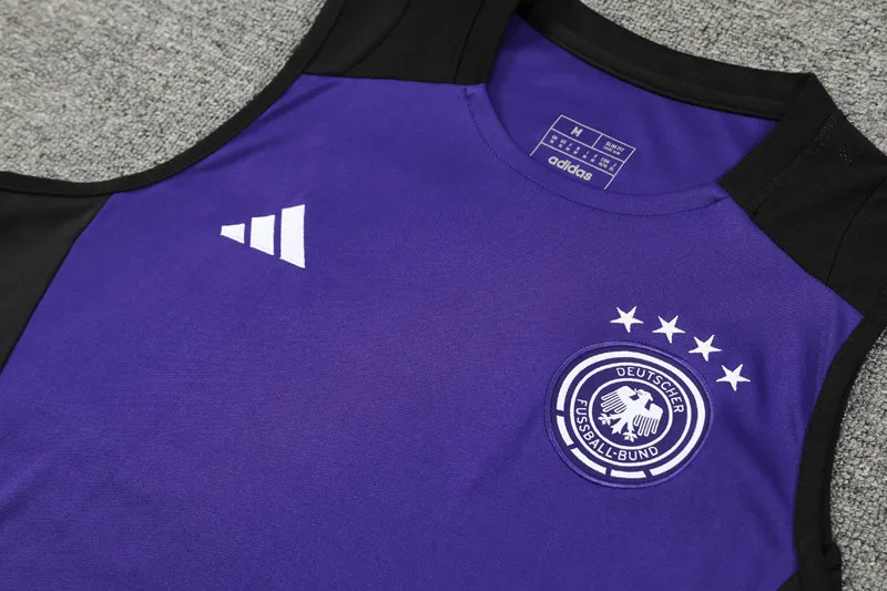.Ensemble débardeur et short violet et noir Allemagne 24-25.