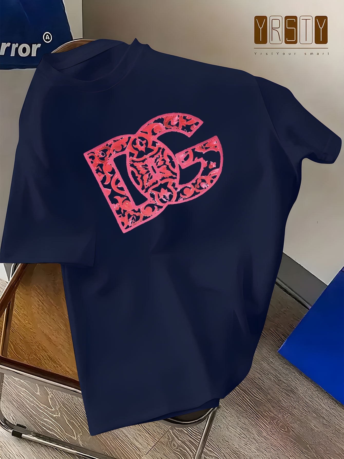 T-shirt décontracté à manches courtes imprimé anglais DG nouvelle tendance, T-shirt col rond 100% polyester, avec une légère élasticité, poids du tissu 180 g, adapté aux pulls d'été.